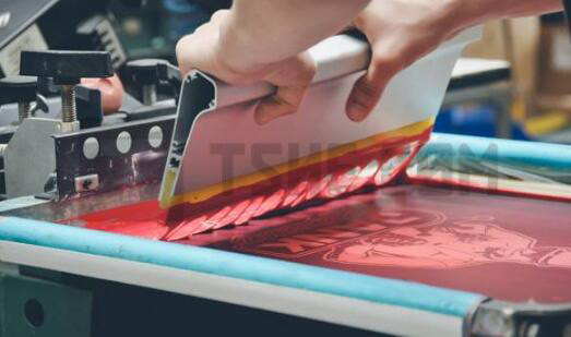 (图:丝网印刷工艺展示图)